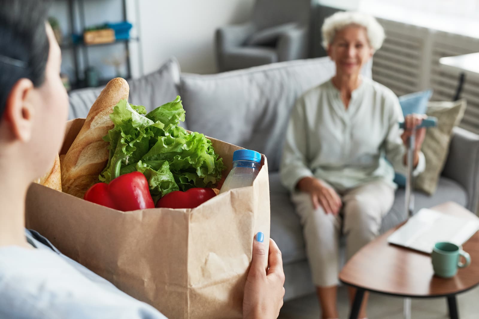 Beneficios de contar con la ayuda a domicilio para personas mayores